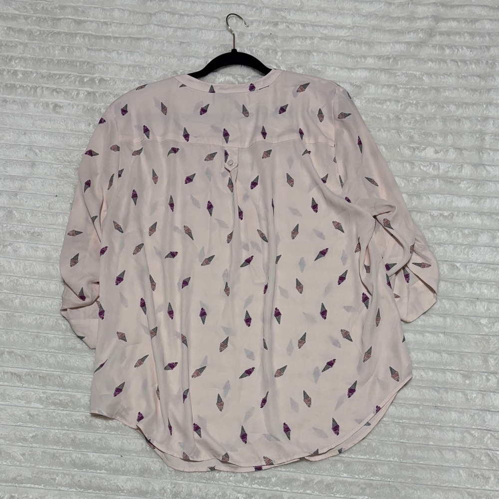 Torrid Light Pink Patterned Blouse - Picture 3 of 3